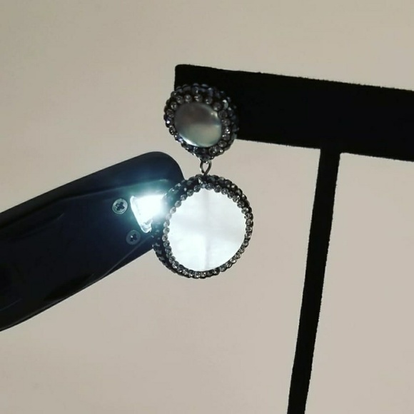 Pearl and pink stone earrings framed with crystals - Picture 3 of 4